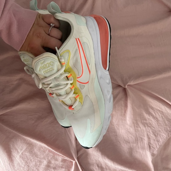 Nike shoes - Picture 3 of 3